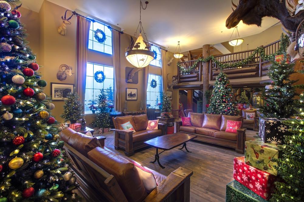 The Grand Hotel At The Grand Canyon Tusayan Ngoại thất bức ảnh The lobby of the Inn at Christmas Place