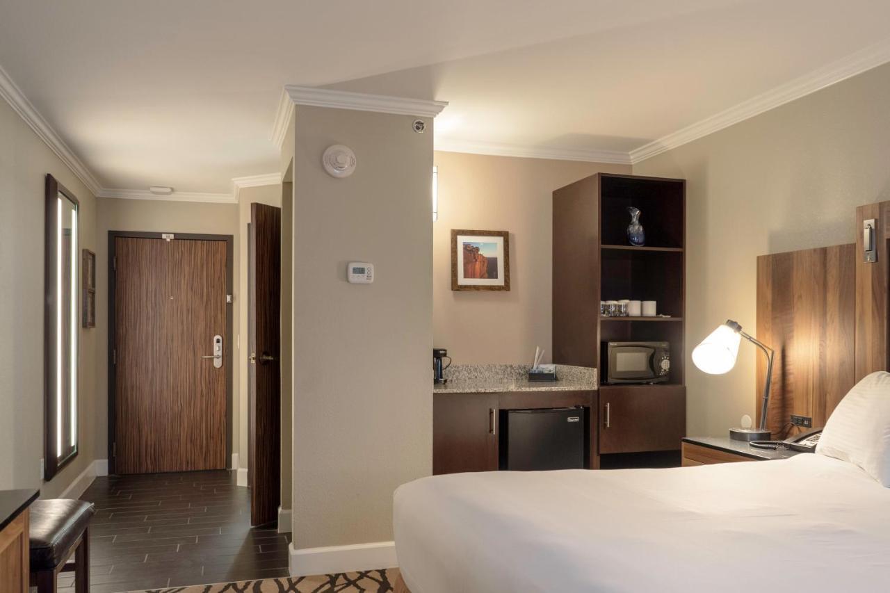 The Grand Hotel At The Grand Canyon Tusayan Ngoại thất bức ảnh A typical room at the Hilton London Paddington