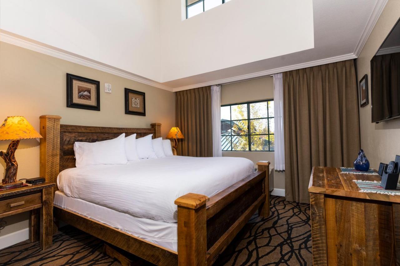 The Grand Hotel At The Grand Canyon Tusayan Ngoại thất bức ảnh A bedroom at the Hotel Montana